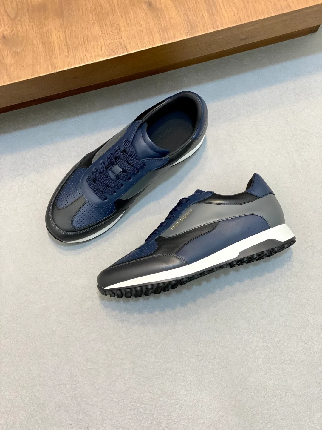 Men's Men's Shoes 💰900••Classic••Dolce&Gabbana••DG✔️High-end men's sports•casual shoes. Original goods from top counters. Original imported cowhide, multi-material splicing design ➕Imported cowhide lining, cowhide feet ➕Original TPR elastic outsole.  Size: 39-44 (38, 45 customized)